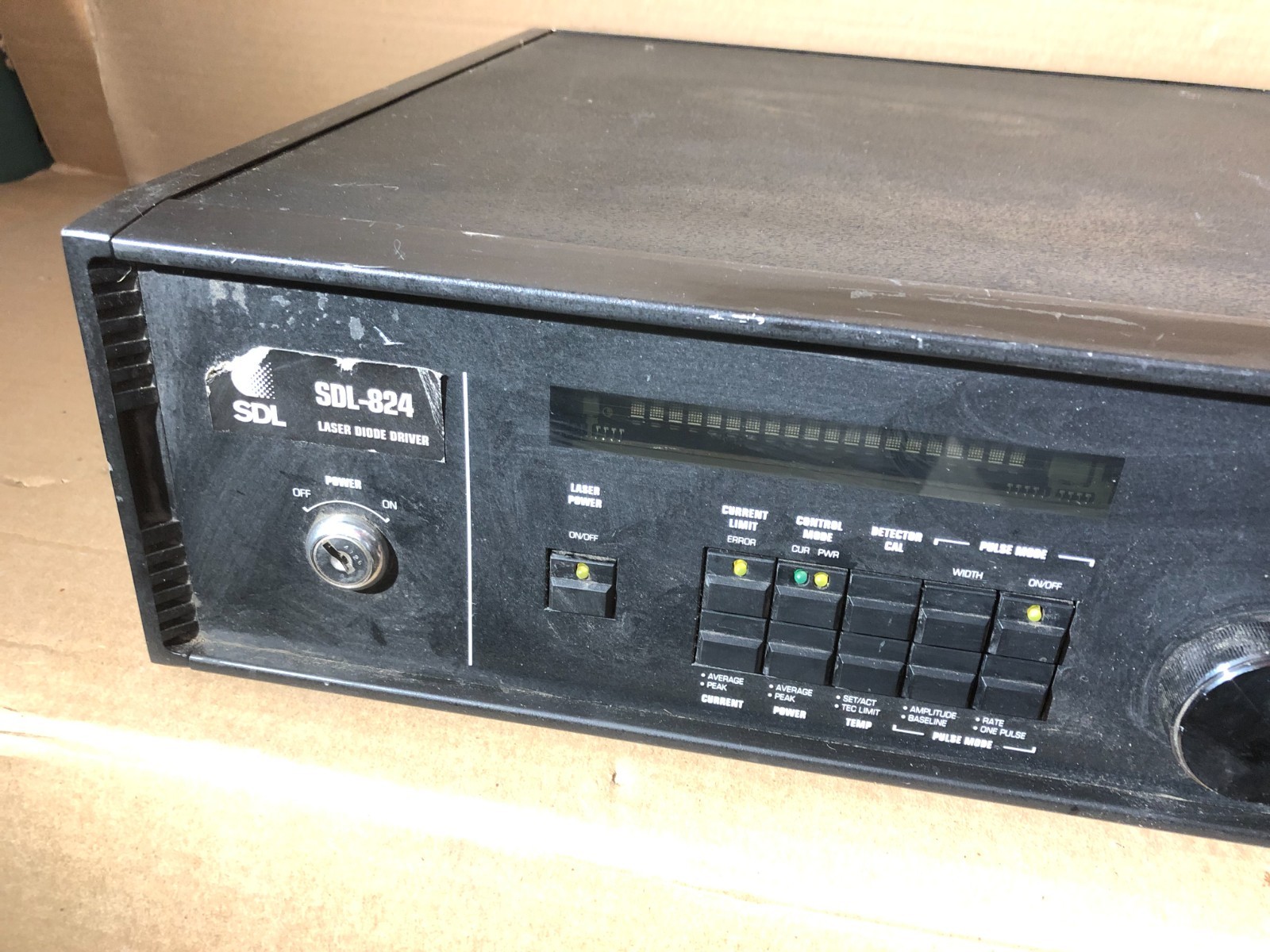 SDL SDL-824 TUNABLE LASER DIODE DRIVER 824 W/Key Part or Repairs