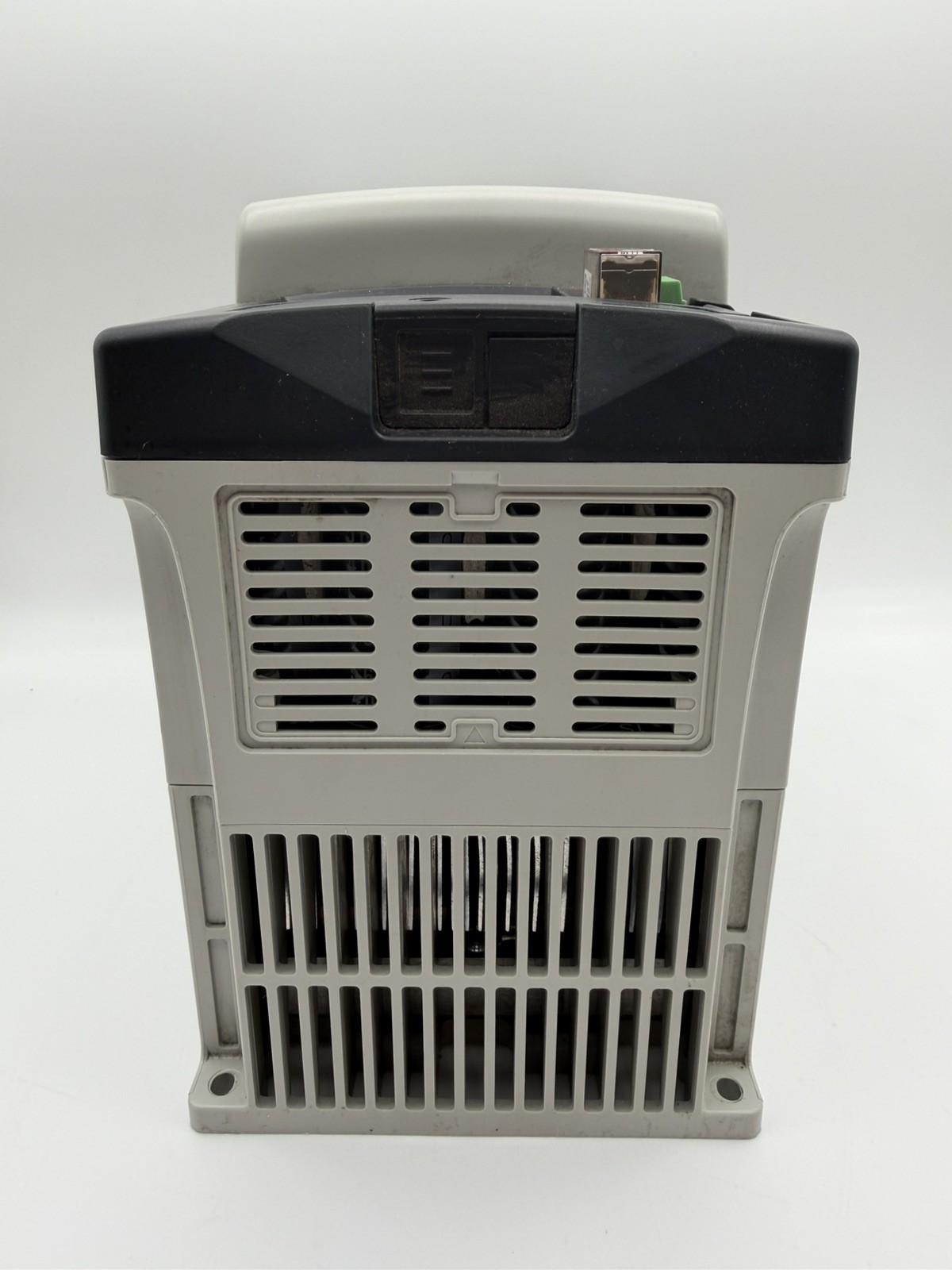 Allen Bradley 22D-D024N104 Power Flex 40P AC Drive 15HP 480V 3-Phase