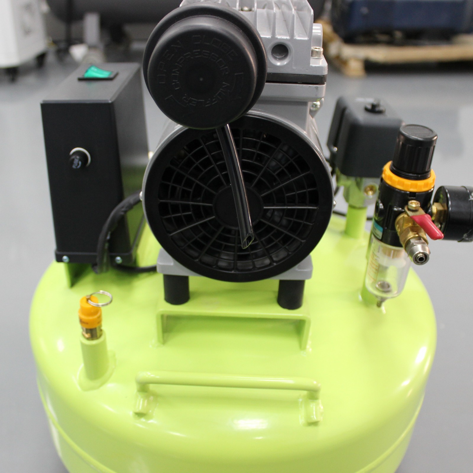 24L 600W Dental Medical Oil Free Noiseless Lab Air Compressor Motor GA-61
