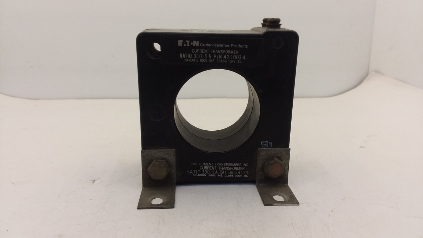 EATON 42-1003-4 CURRENT TRANSFORMER 600V 50/60HZ 300:5 RATIO
