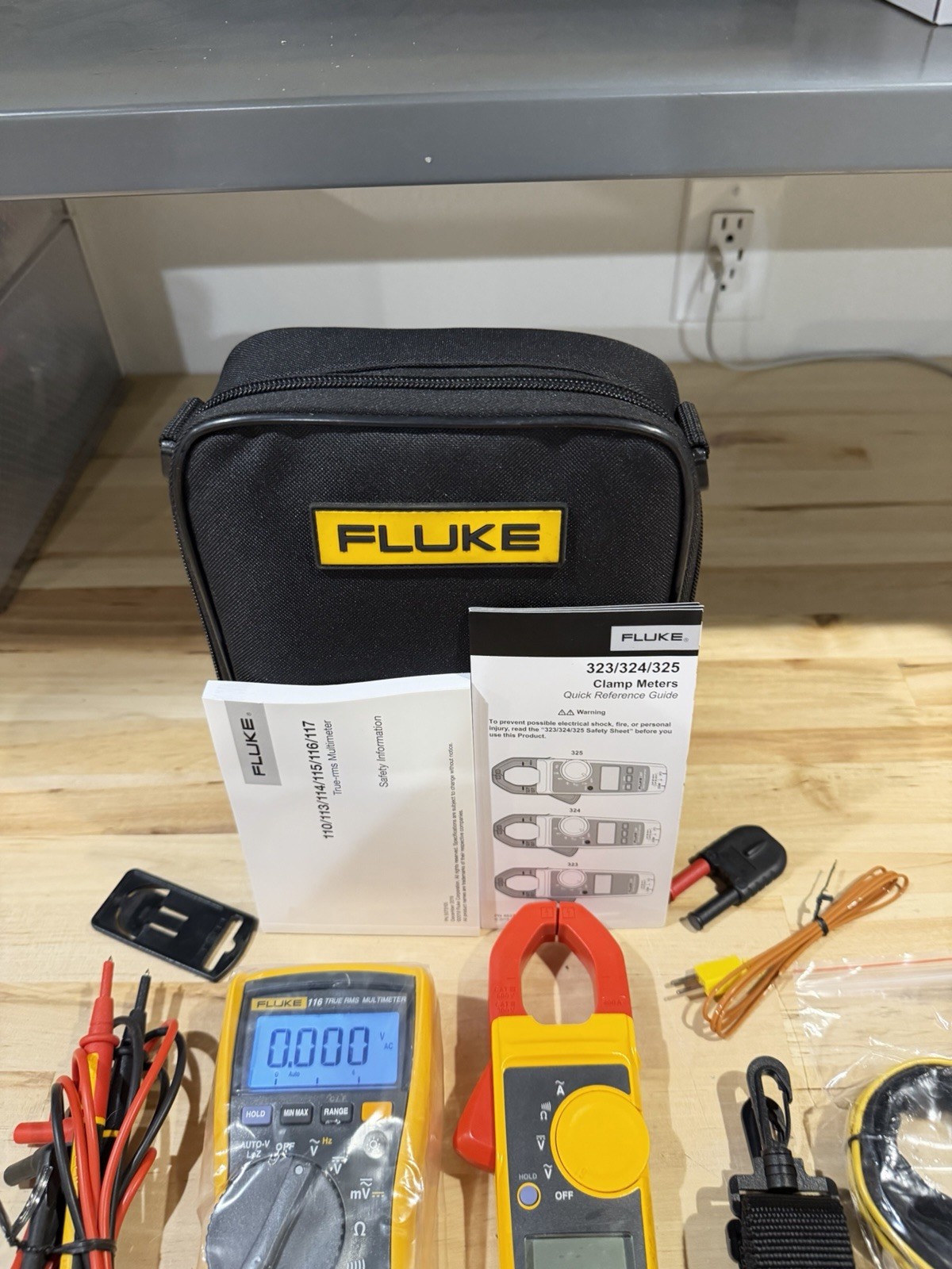 FLUKE 116/323 HVAC MULTIMETER COMBO KIT W/ ACCESSORIES TESTED SHIPS FAST