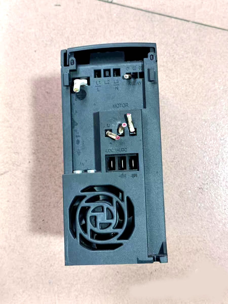 FC-051P1K5S2E20H3BXCXXXSXXX Danfoss FC51 Inverter 1.5KW 220V USED 1PC Tested OK