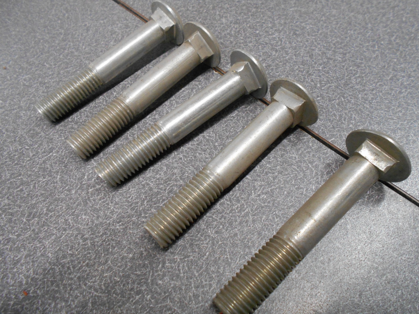Carriage Bolt 5/8″ x 4.00″. Carriage Bolts. (LOT OF 5), Grade 2, Coarse. NOS!