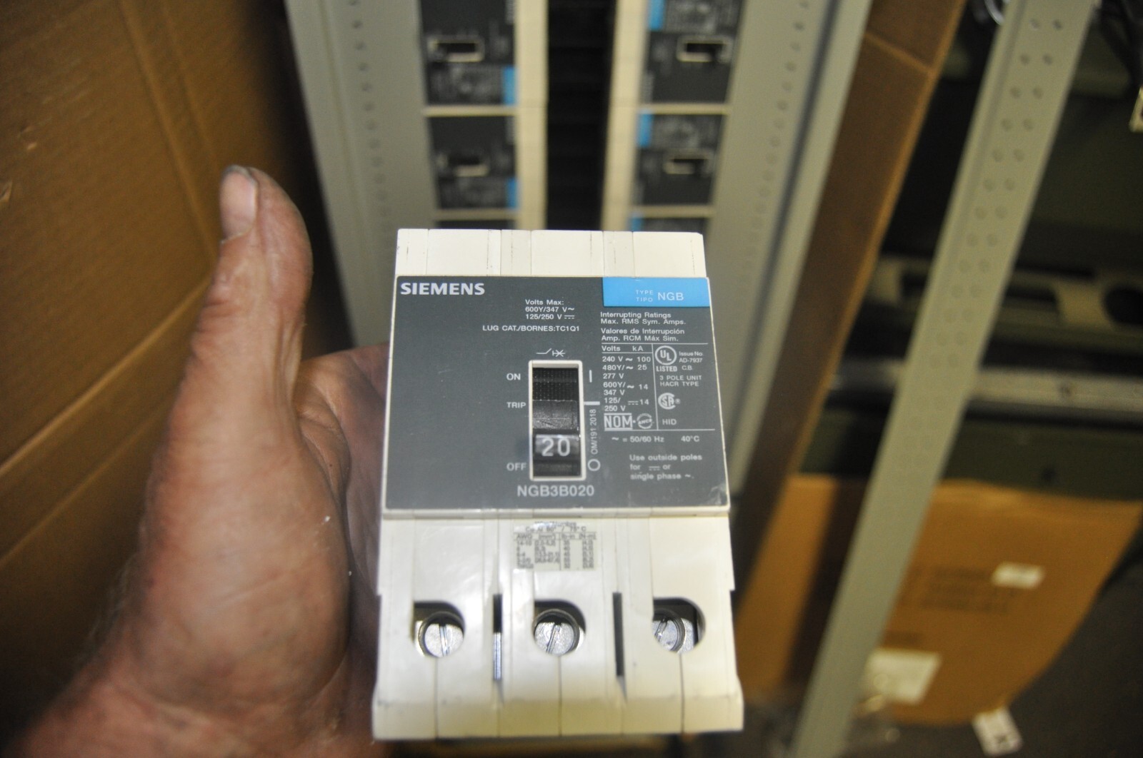 Siemens NGB3B020 20 Amp 600V 3 Pole Bolt On Circuit Breaker New PULL
