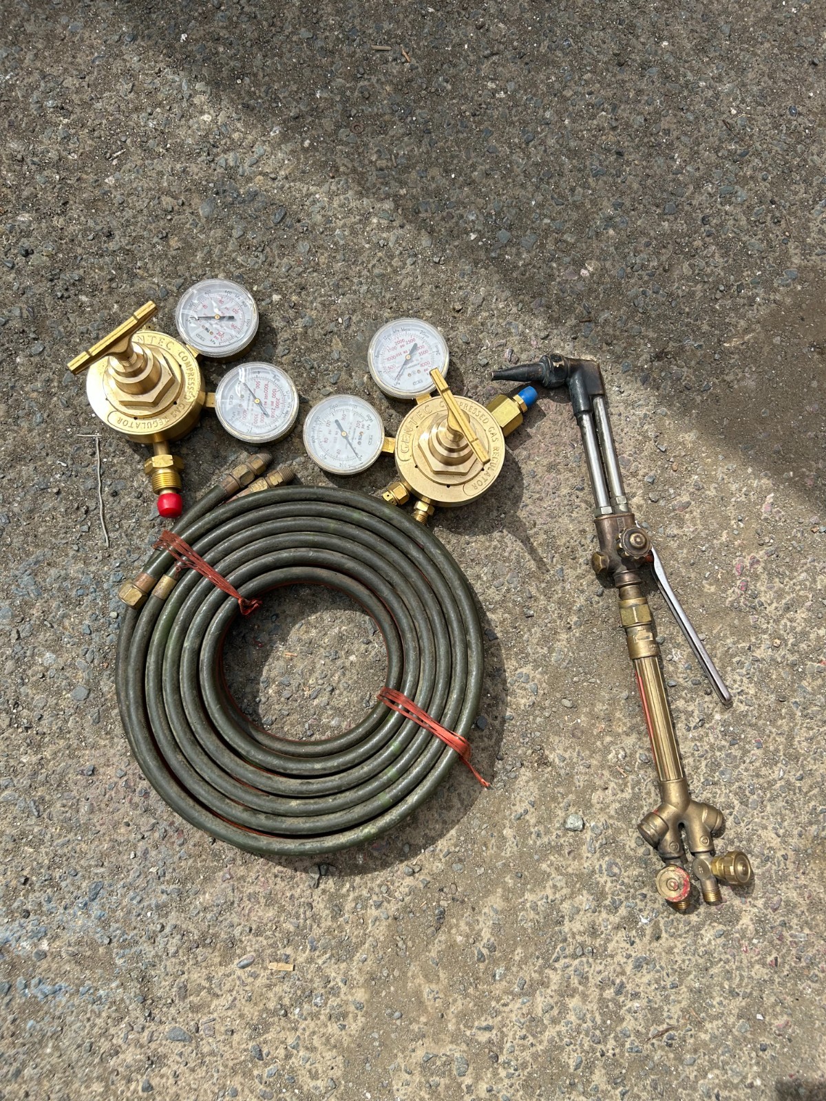 Victor Journeyman cutting torch with hose and Gentec gauges