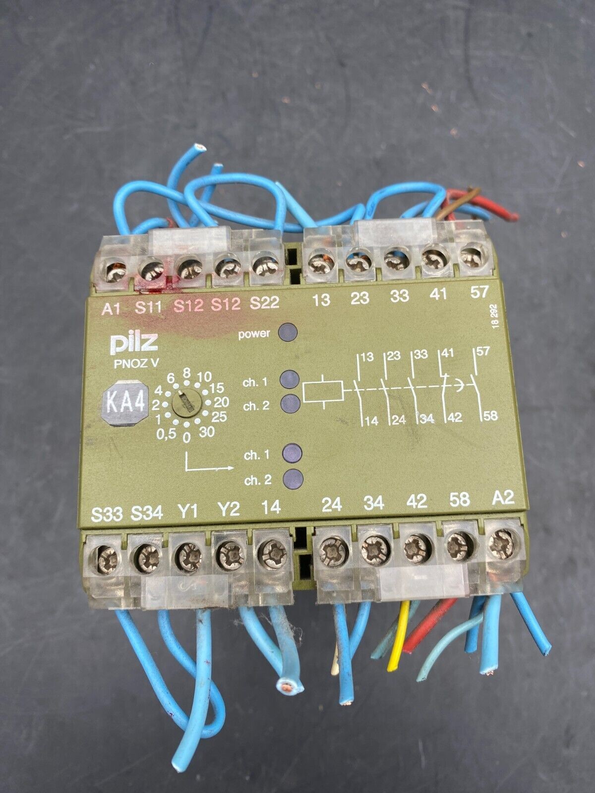 PILZ 18292 PNOZ V 30s 3S 1SZ/1O 474790 SAFETY RELAY