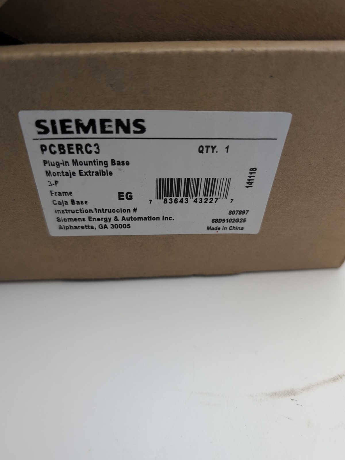 NEW IN BOX SIEMENS PCBERC3 PLUG-IN MOUNTING BASE. FAST SHIP! LOW PRICE GUARANTY