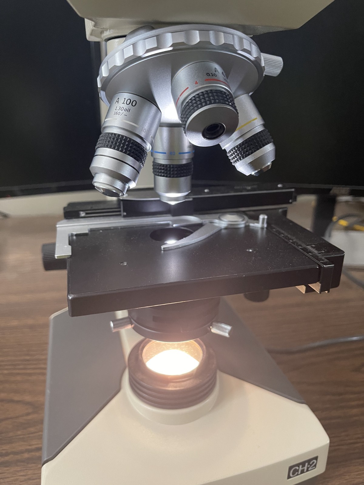 Olympus CH-2, CHT Microscope with objectives 4X 10X 40X 100X 10X/18L NEW BULB 03