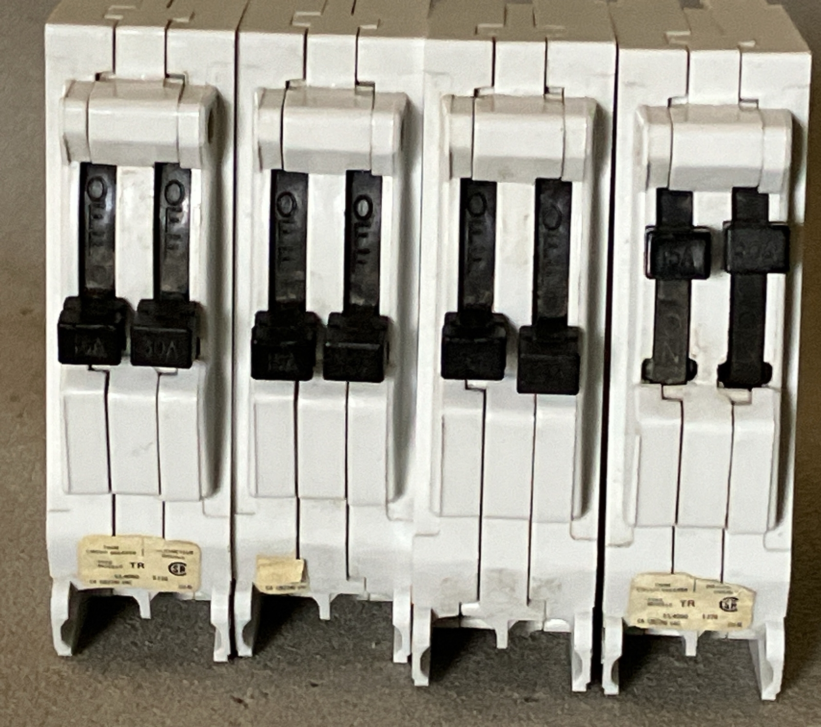 GE TR1540 TR4015 2 Pole 15 40 Amp 120/240V Twin Tandem Circuit Breaker TRP1540