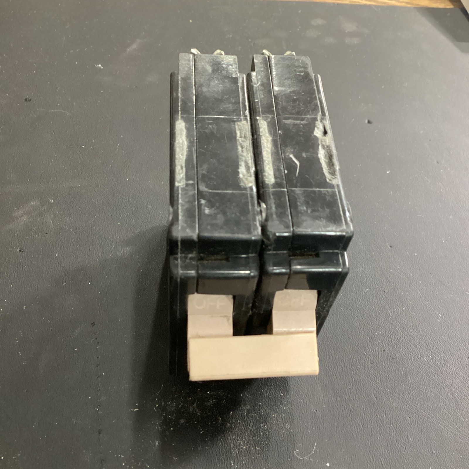 Cutler Hammer CH240 Circuit Breaker 40 Amp 2 Pole Plastic Foot
