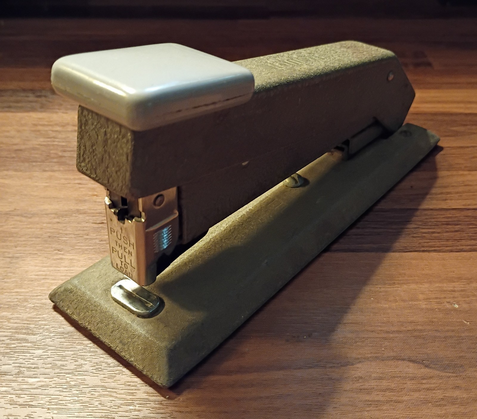 VTG BositichModel B5B Green Metal Heavy Duty Textured Desk Stapler Made In USA
