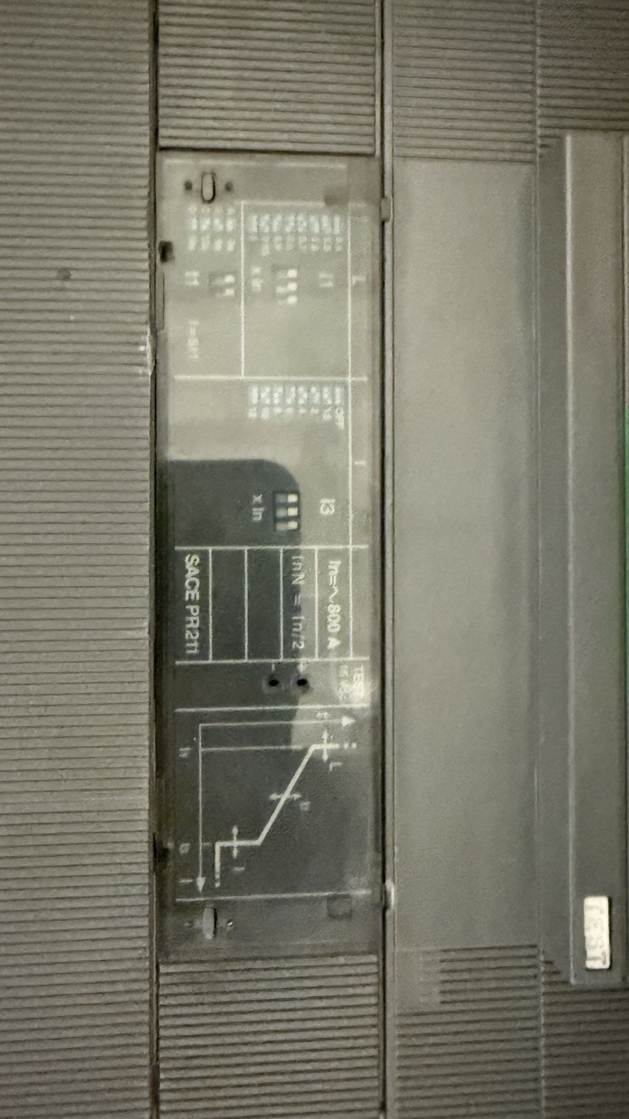 ABB SACE Isomax S6H-D Main Breaker 800A 4-Pole 400V AC Type D Trip Indicator