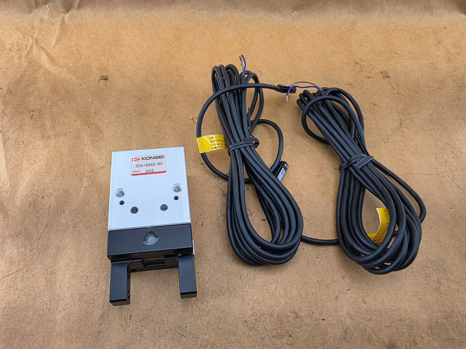 NEW Konsei BHA-04AS-N0 Pneumatic Gripper FREE SHIPPING