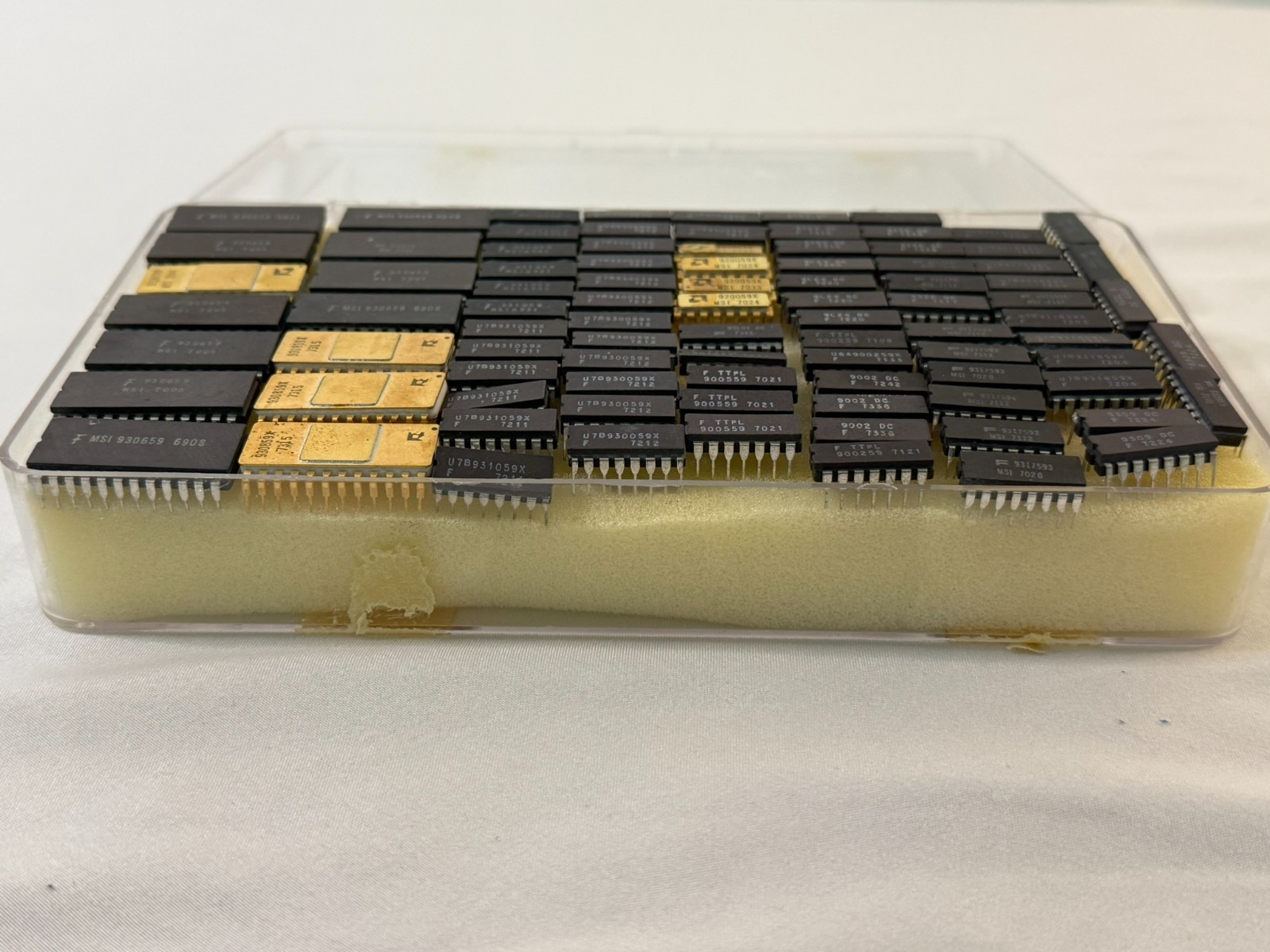 Vintage Fairchild MSI TTL IC Chip Lot Gold Ceramic & DIP Logic ICs w/ Storage