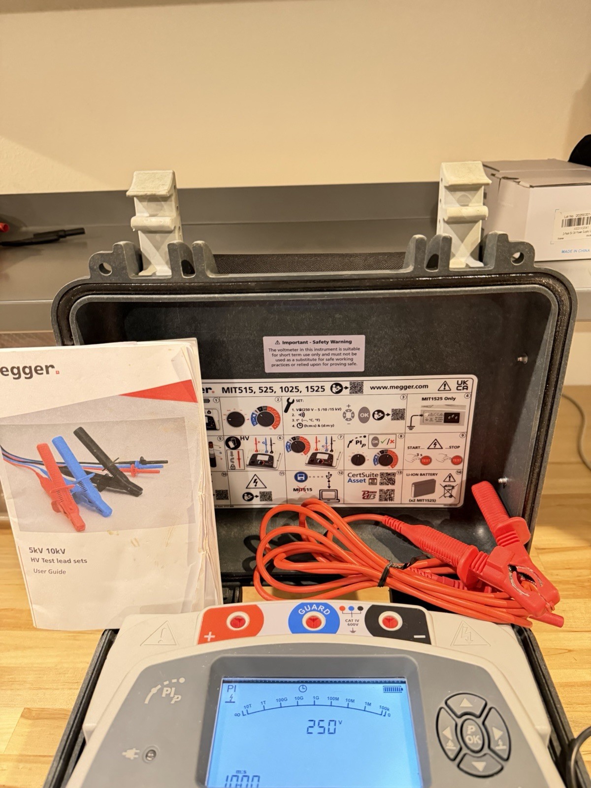 MEGGER MIT515 5KV INSULATION TESTER W/ LEADS & CHARGER (TESTED) FREE SHIPPING