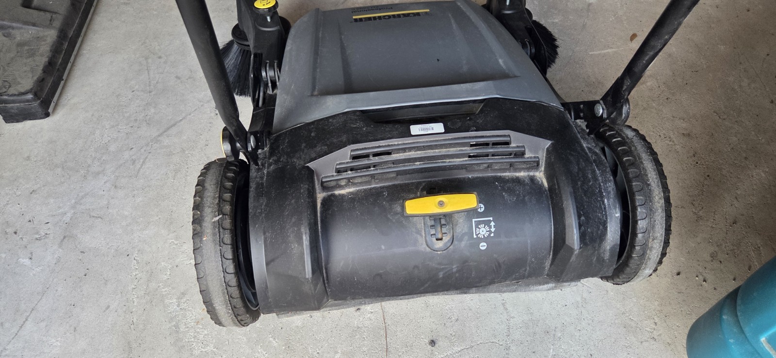 Kärcher Pro Walk Behind Outdoor Push Sweeper, KM 70/20 C 2SB