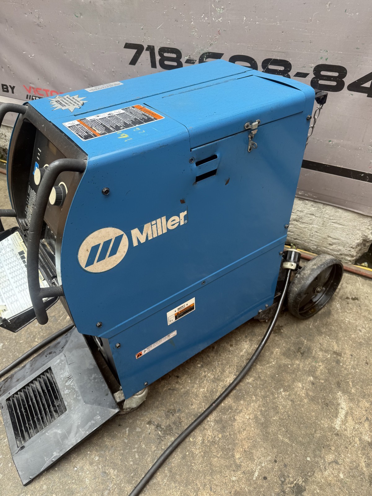 Miller Millermatic 350 MIG Welder Semi-Automatic Feed. Single or 3 Phase. Nice.