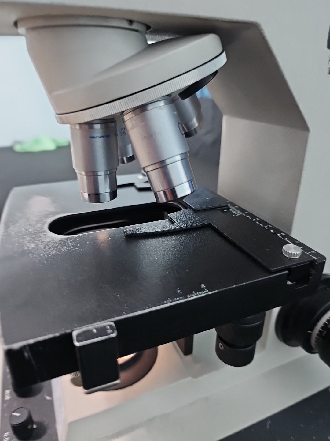 Reichert Microstar IV 410 Dual Head Microscope W/ 4x, 10x, 40x, 100x/1.25