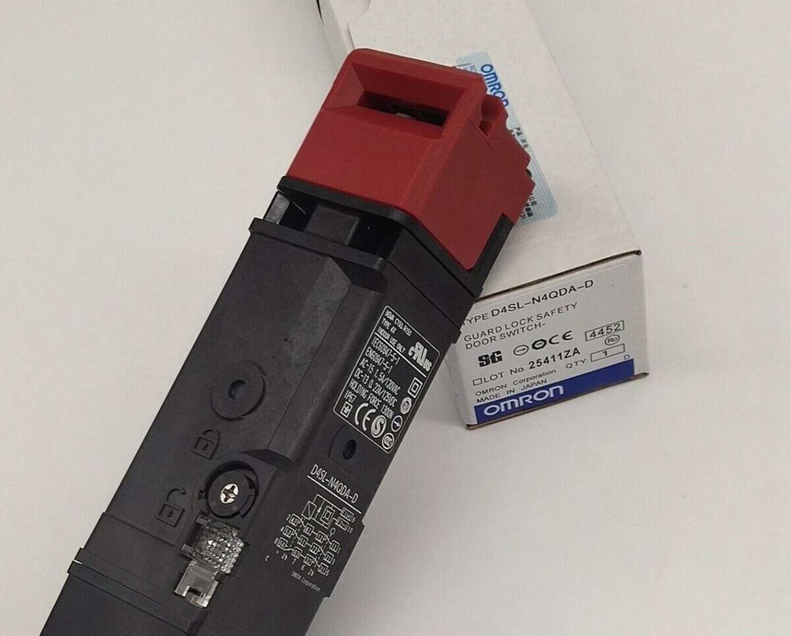 1PC New OMRON D4SL-N4QDA-D D4SLN4QDAD Safety Door Switch Expedited Shipping