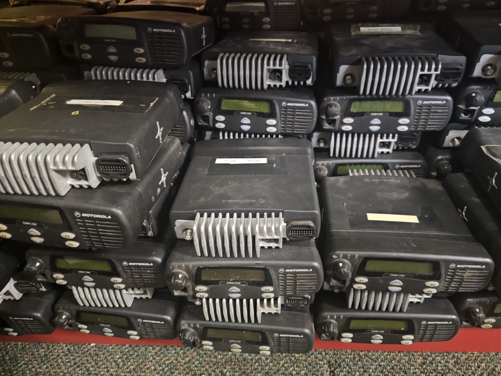 Lot of 100 Motorola CDM1250 136-174 MHz VHF 45W Two Way Radio AAM25KKD9AA2AN