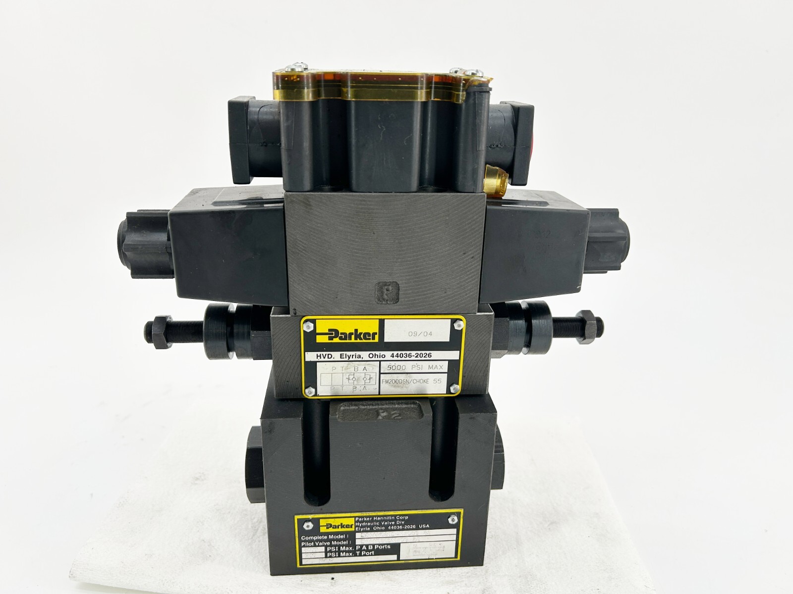 New Parker D31VW020D4NYC3G 82 Hydraulic Valve 5000PSI 0.58A 120V – No Box