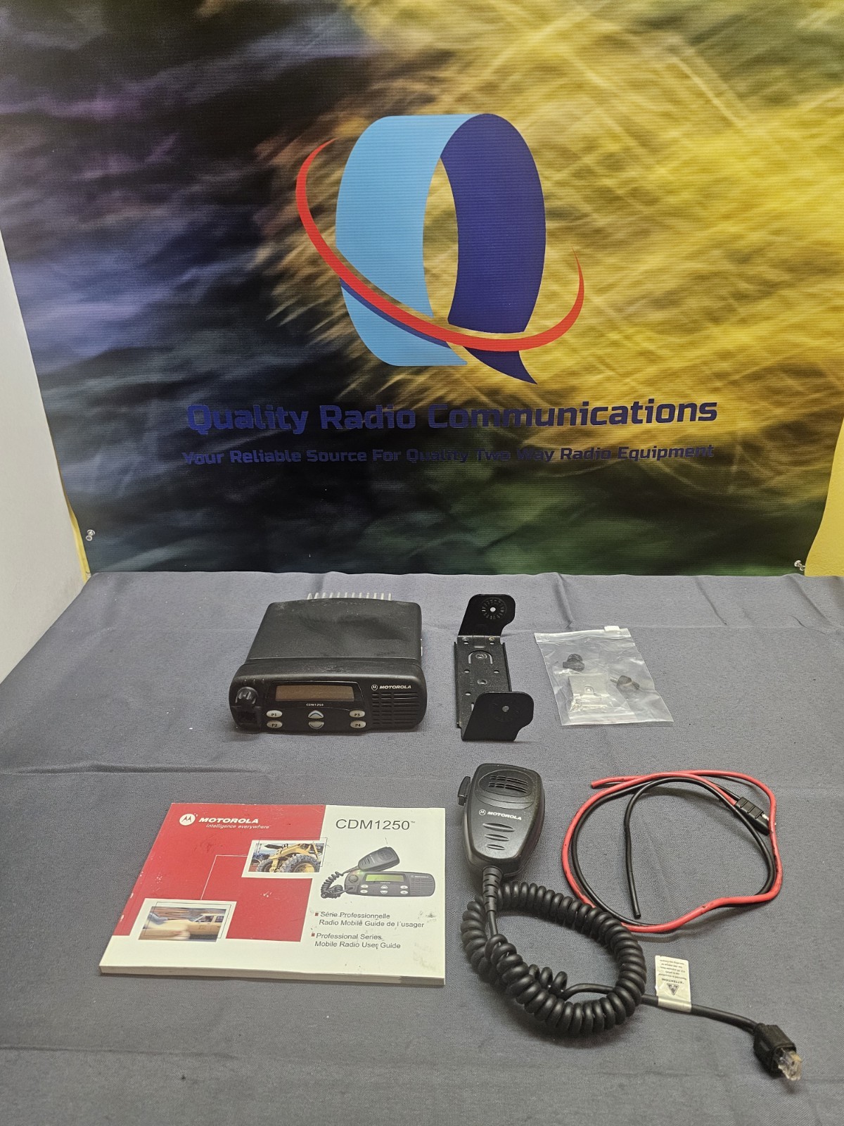 Motorola CDM1250 AAM25RKD9AA2AN UHF 403-470Mhz 40 Watt Mobile Two Way Radio
