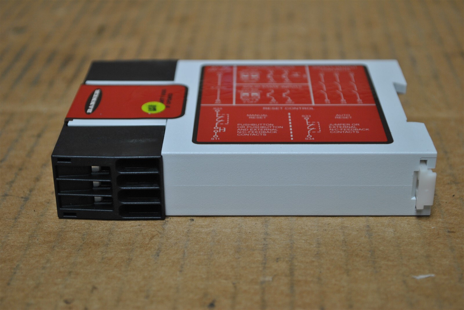 Banner Universal Input Safety Relay Part No. UM-FA-9A