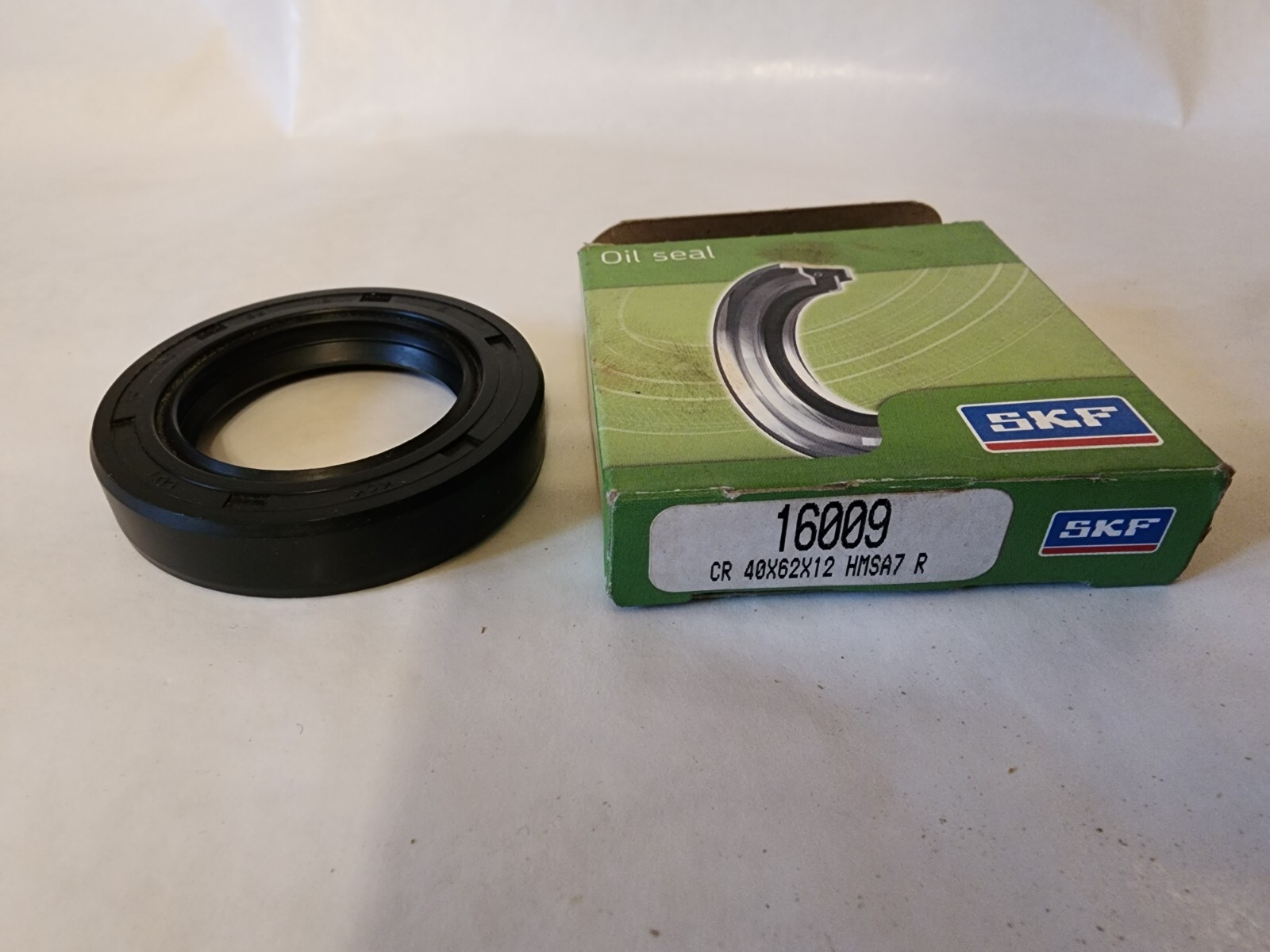 SKF Oil Seal 16009 – 40 X 62 X 12 HMSA7 R Nitrile Seal