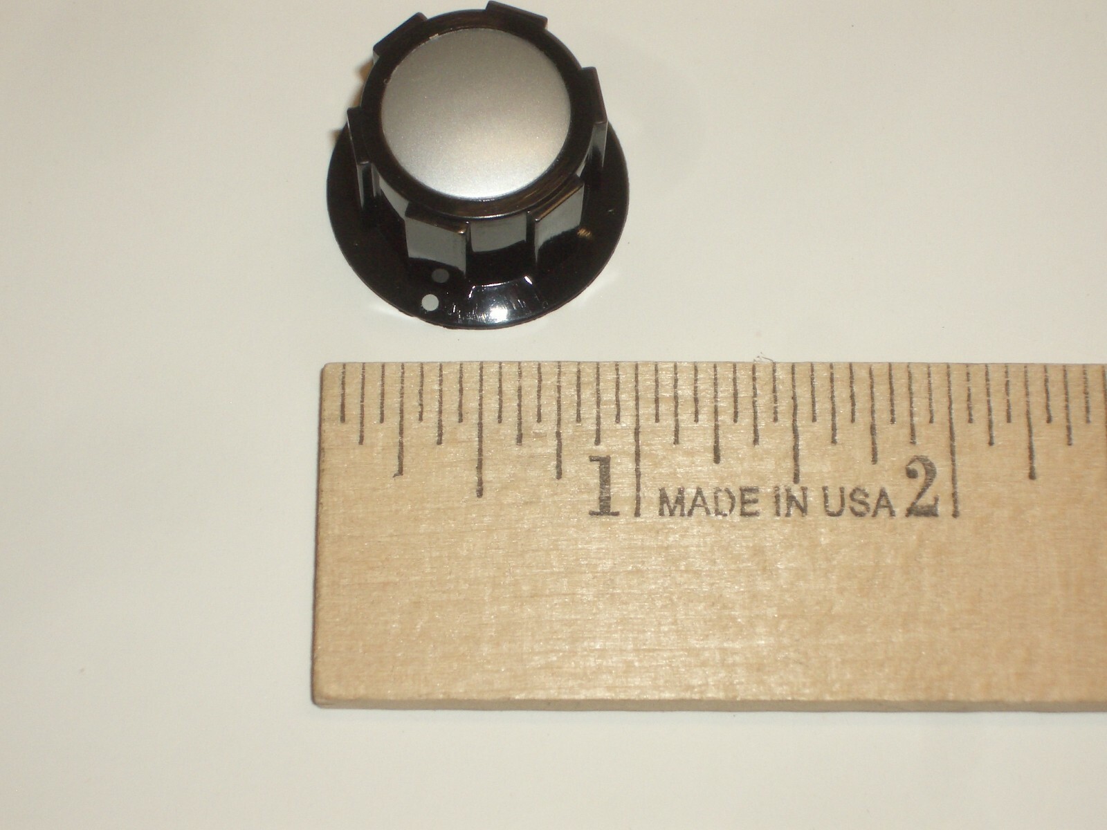 CED P-K388S SILVER SKIRTED POINTER KNOB 1.0″Dx0.6″T 1/4″SHAFT RADIO 1PC
