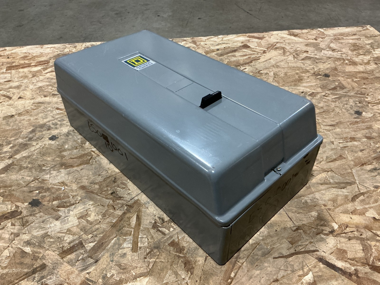 New Square D 8536SEG1V02S Ser A AC Magnetic Starter 110/120V 50/60HZ – No Box