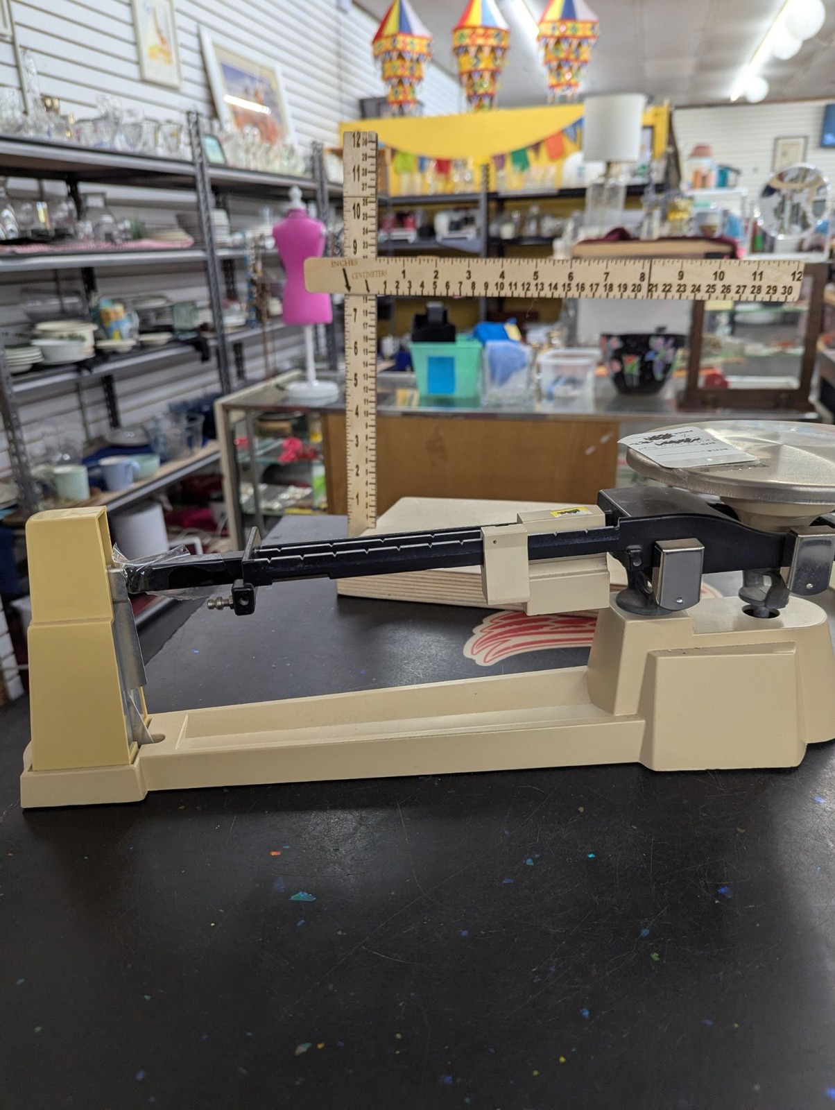 Ohaus Triple Beam Balance Scale 2610g Capacity 5lb 2oz Beige & Black Durable Des