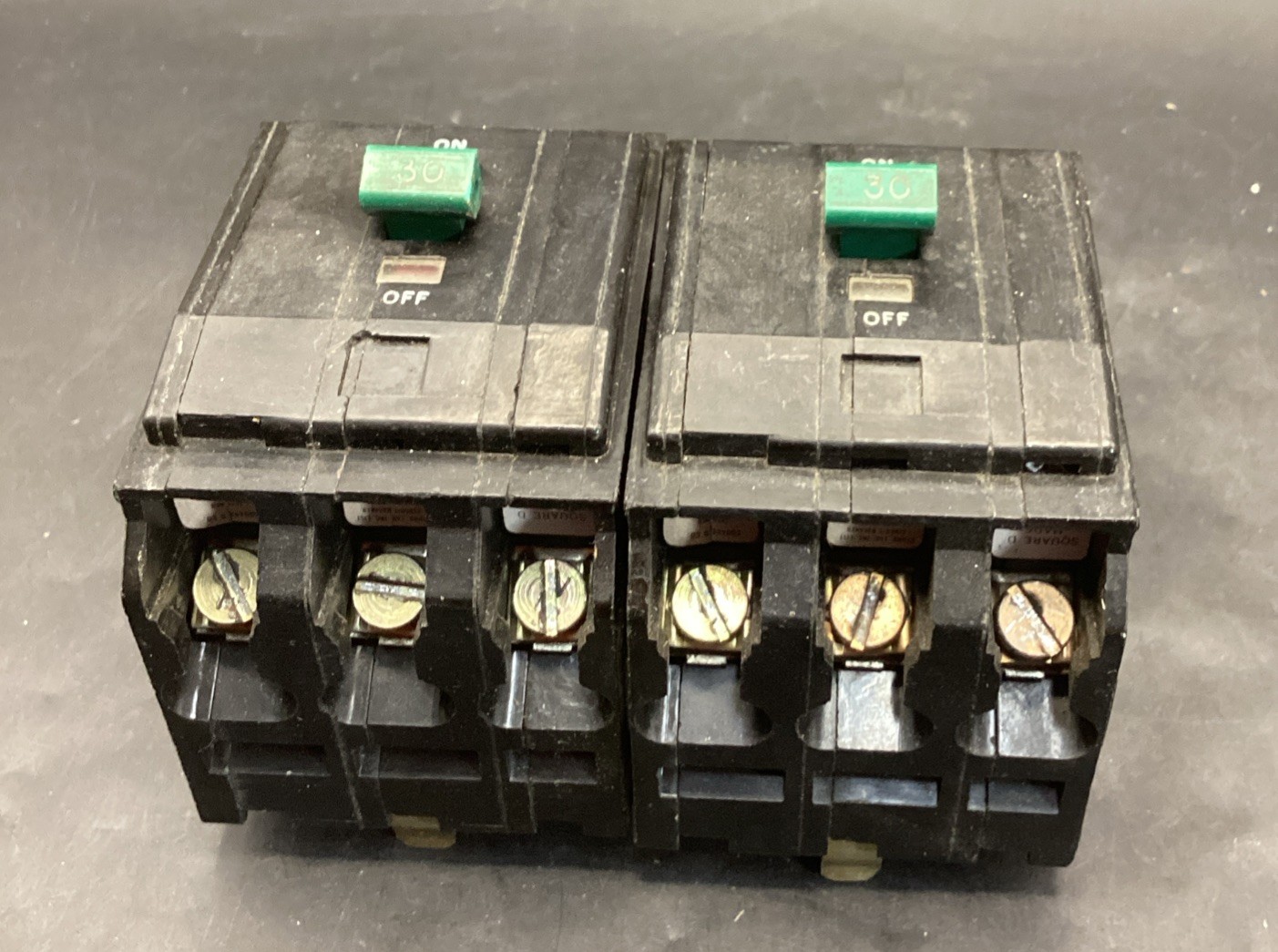 Lot Of 2 Square D Q0B330 30Amp 3 Pole 240v Circuit Breaker Used