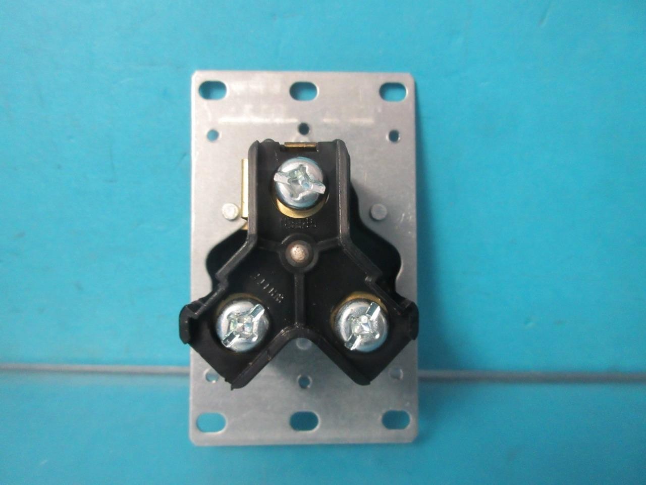 8 LEVITON 7313 FLUSH INDUSTRIAL OUTLET 2P 3W 30A 125V TT-30R POWER RECEPTACLE