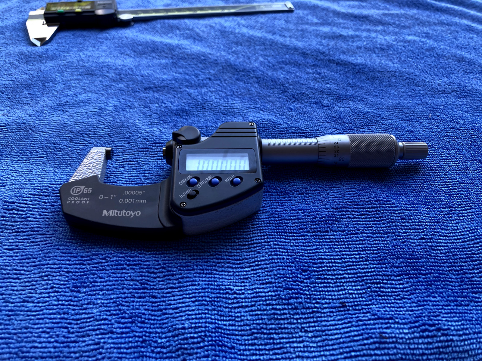 Mitutoyo Digital Micrometer (293-340) & Caliper (500-196-30) Set 0-6»