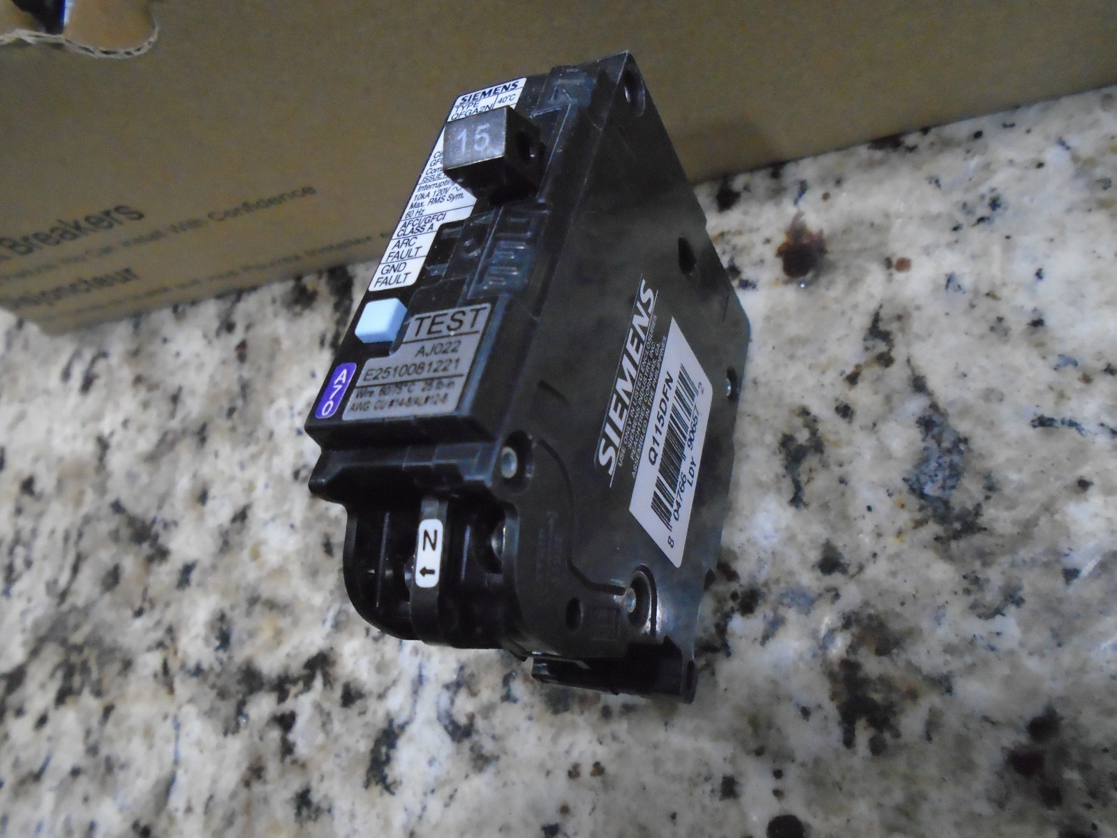 1 NEW SIEMENS Q115DFN 15AMP DUAL FUNCTION COMBINATION ARC FAULT & GFI BREAKER