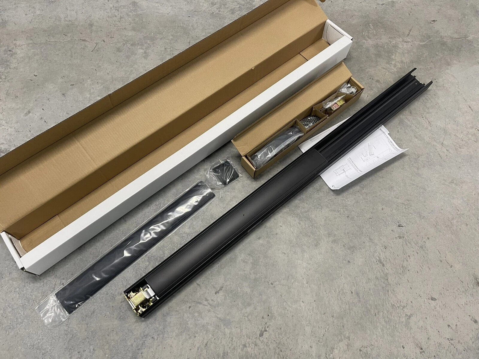 Kawneer 1786 Rim Commercial Exit Device 133580-40 3′-0″ Door Width #40 Bronze
