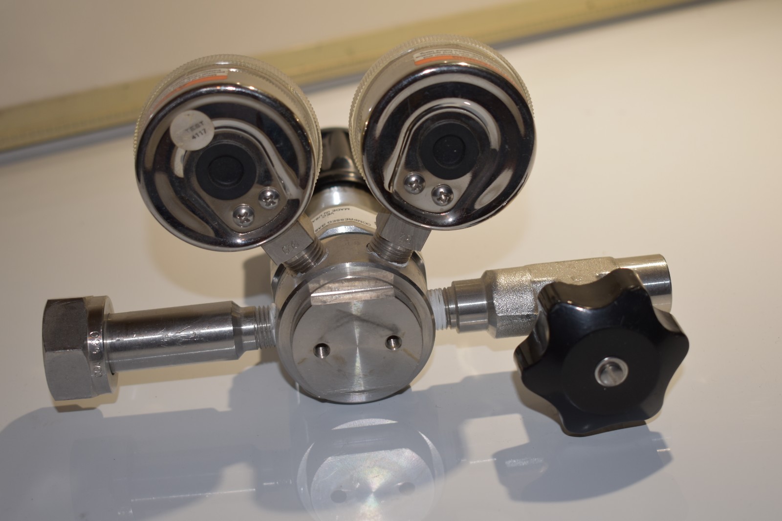 Victor High Purity Single Stage Compressed Gas Regulator SGS500-40-660-2S USA