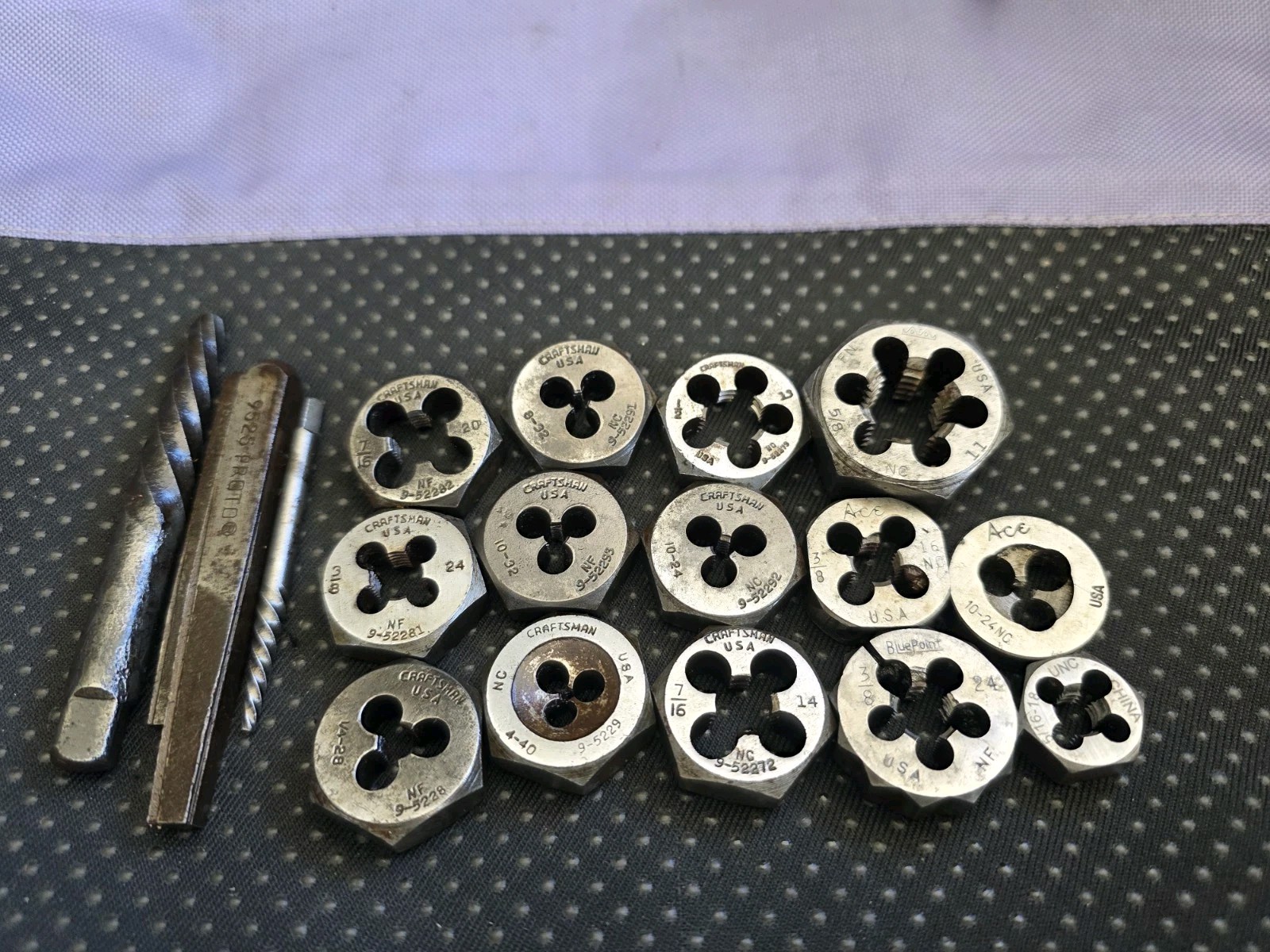 VINTAGE THREADING DIES SET OF 11 RANDOM CRAFTSMAN,ACE,BLUEPOINT PRE OWNED #C
