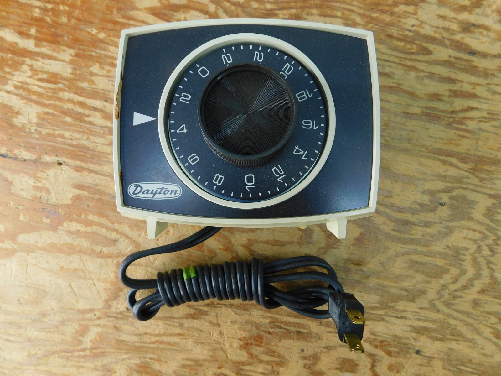 Dayton 2E225 plug in 24-Hour Timer 1/2 HP 15 Amps 1875 Watts 125 V NIB NOS
