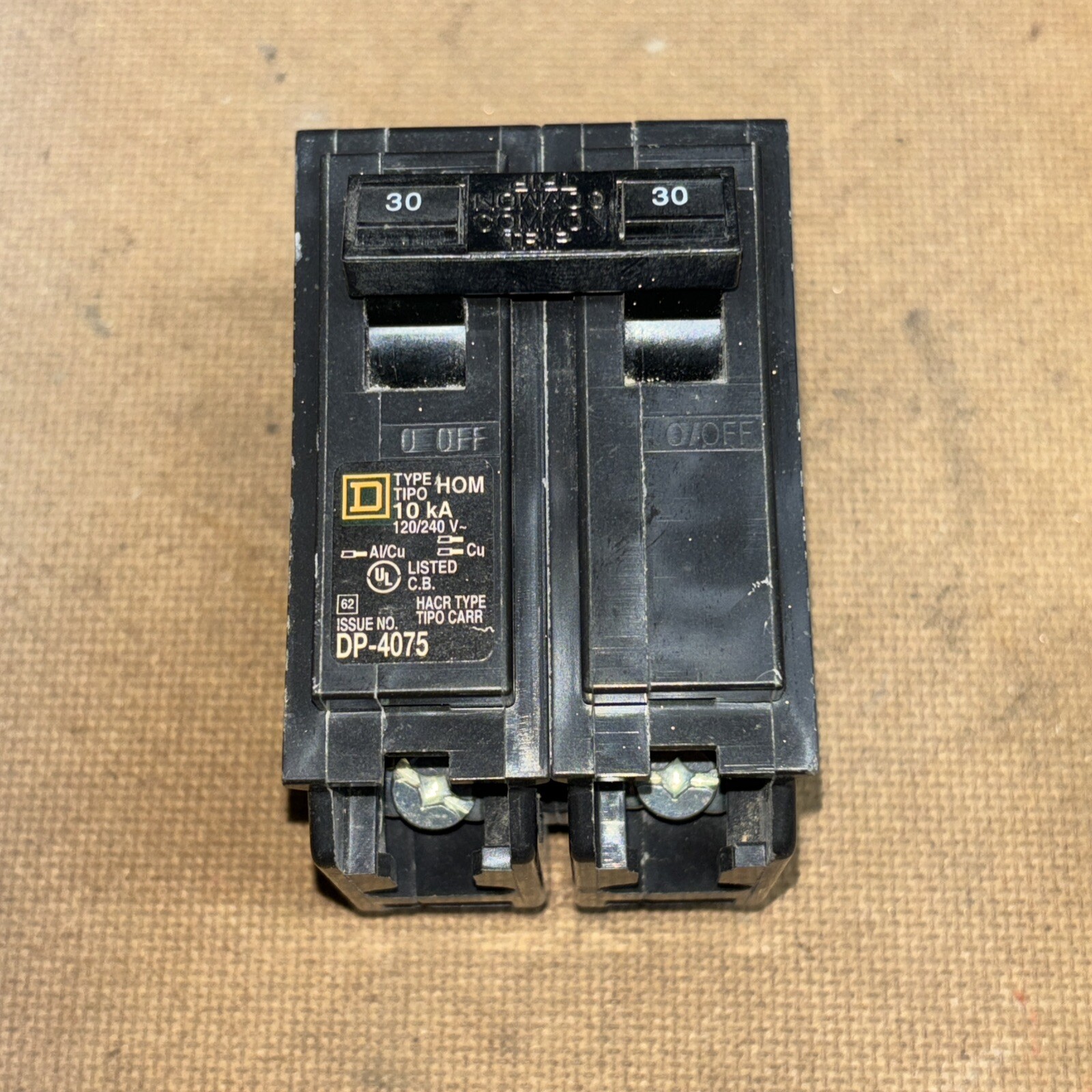 New Square D HOM230 Homeline 2 Pole 30 Amp 120 240V AC Plug In Type HOM Breaker
