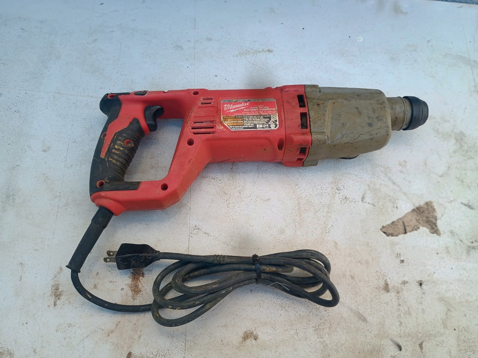 Milwaukee 5262-21 120V 1″ SDS Plus Corded D-Handle Rotary Hammer, 8 Amp 1500 RPM