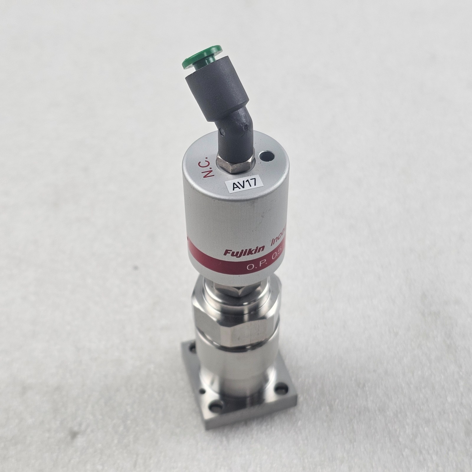 Fujikin Incorporated O.P. 0.5~0.6MPa TYPE N.C. / FUJIKIN 316L-P / AT053S300