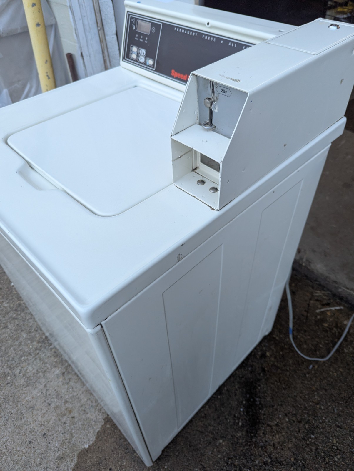 Speed Queen Commercial Coin Op Top Load Washer 1PH 120V 60HZ – Digital Coin Drop