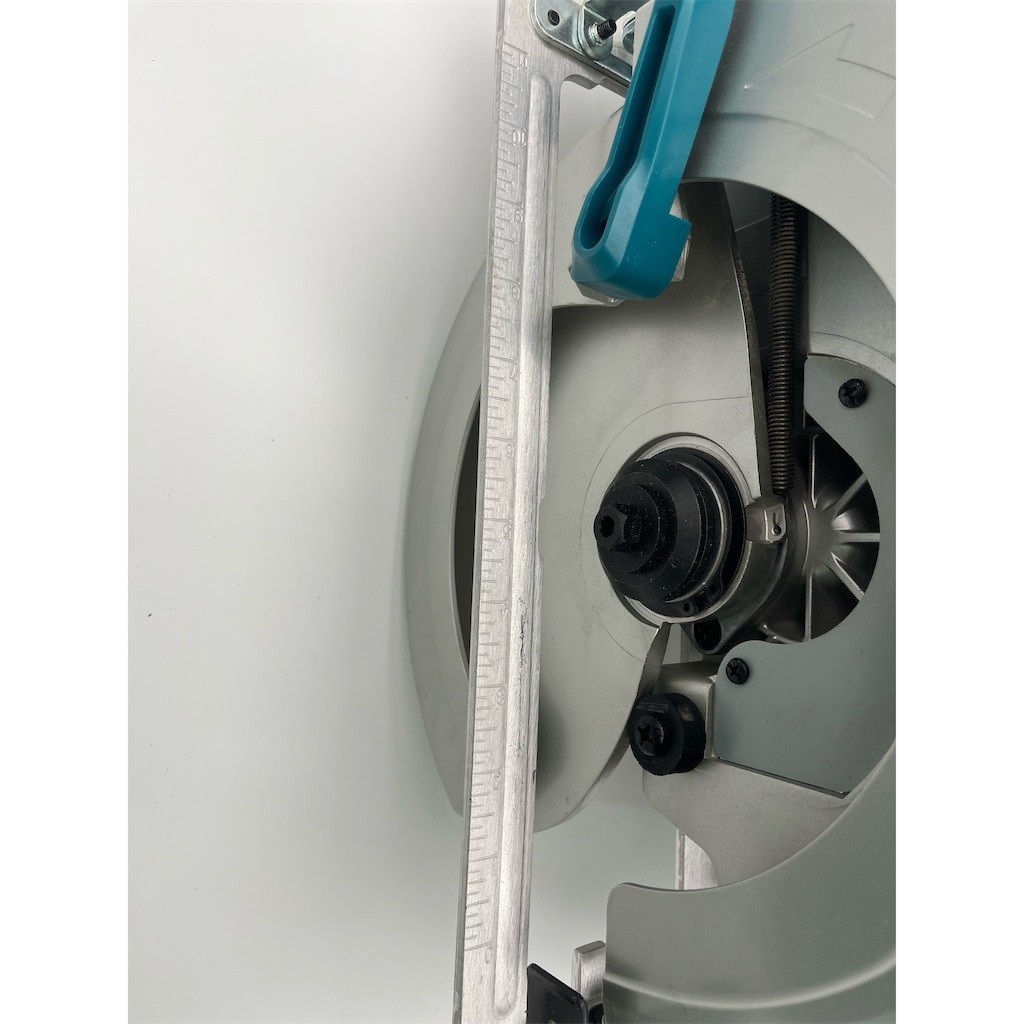 Makita 10-1/4 in Corded Circular Saw 120V 15A 4300 RPM w/ Rip Fence Refurb