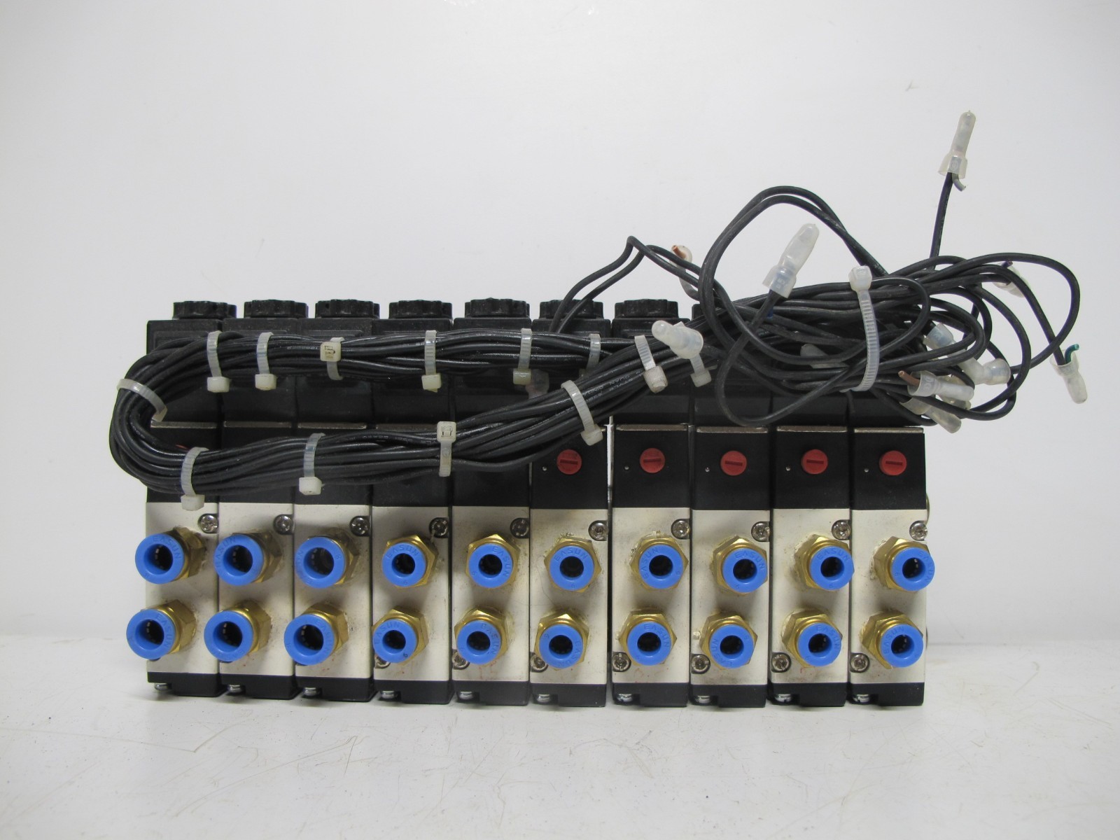 Lot of 10 AirTAC 4V210-08 Valve Solenoid Manifold Body 0.15 0.8 MPa 4V21008 24 V