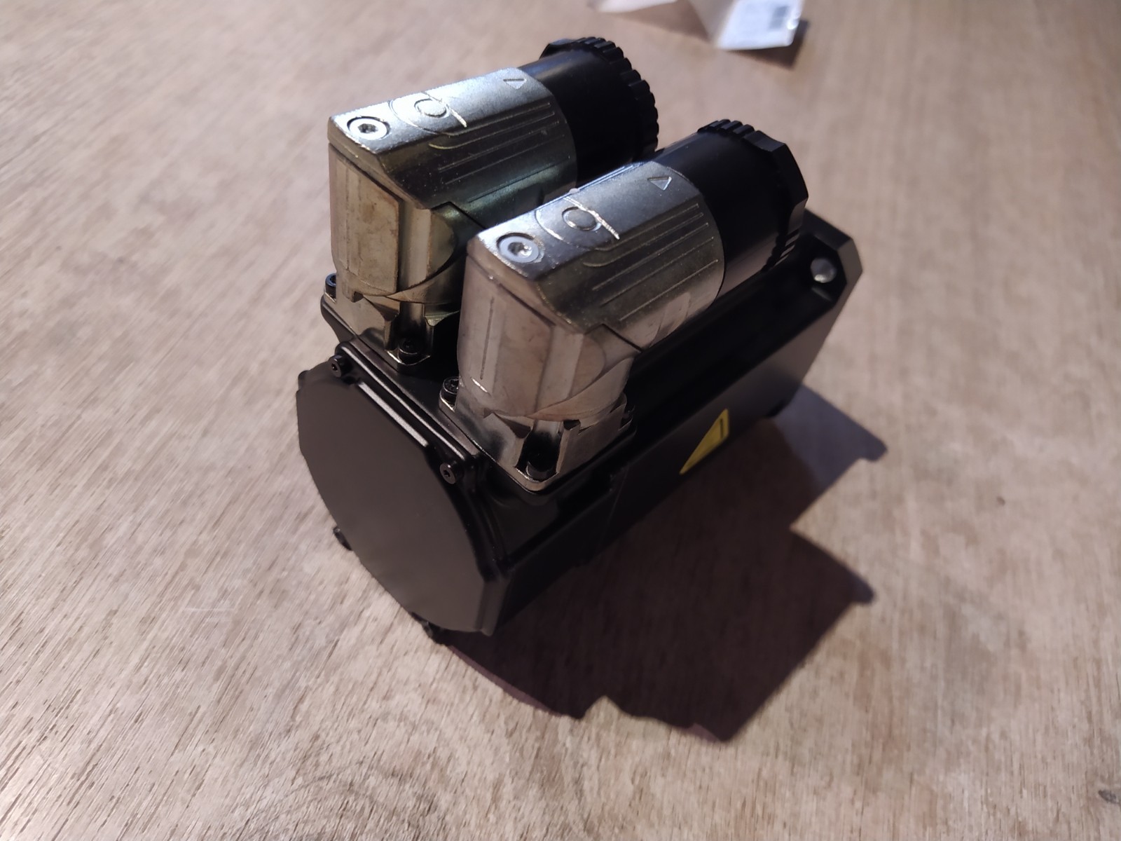 BECKHOFF AM3022-0C00-0000 SERVO MOTOR [NEW]