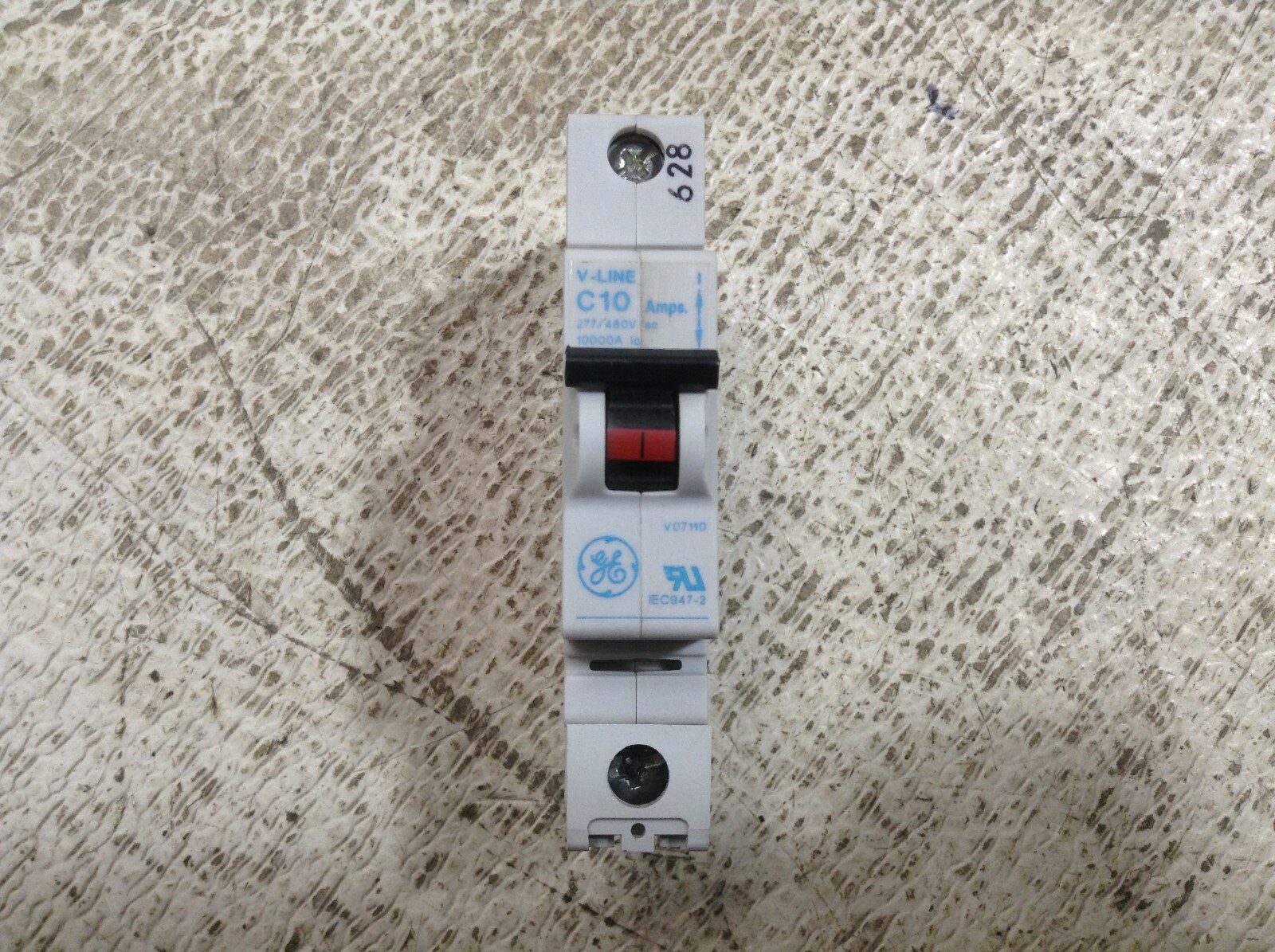 GE General Electric V07110 C-10 10 Amps 277/480 V 1 Pole Circuit Breaker