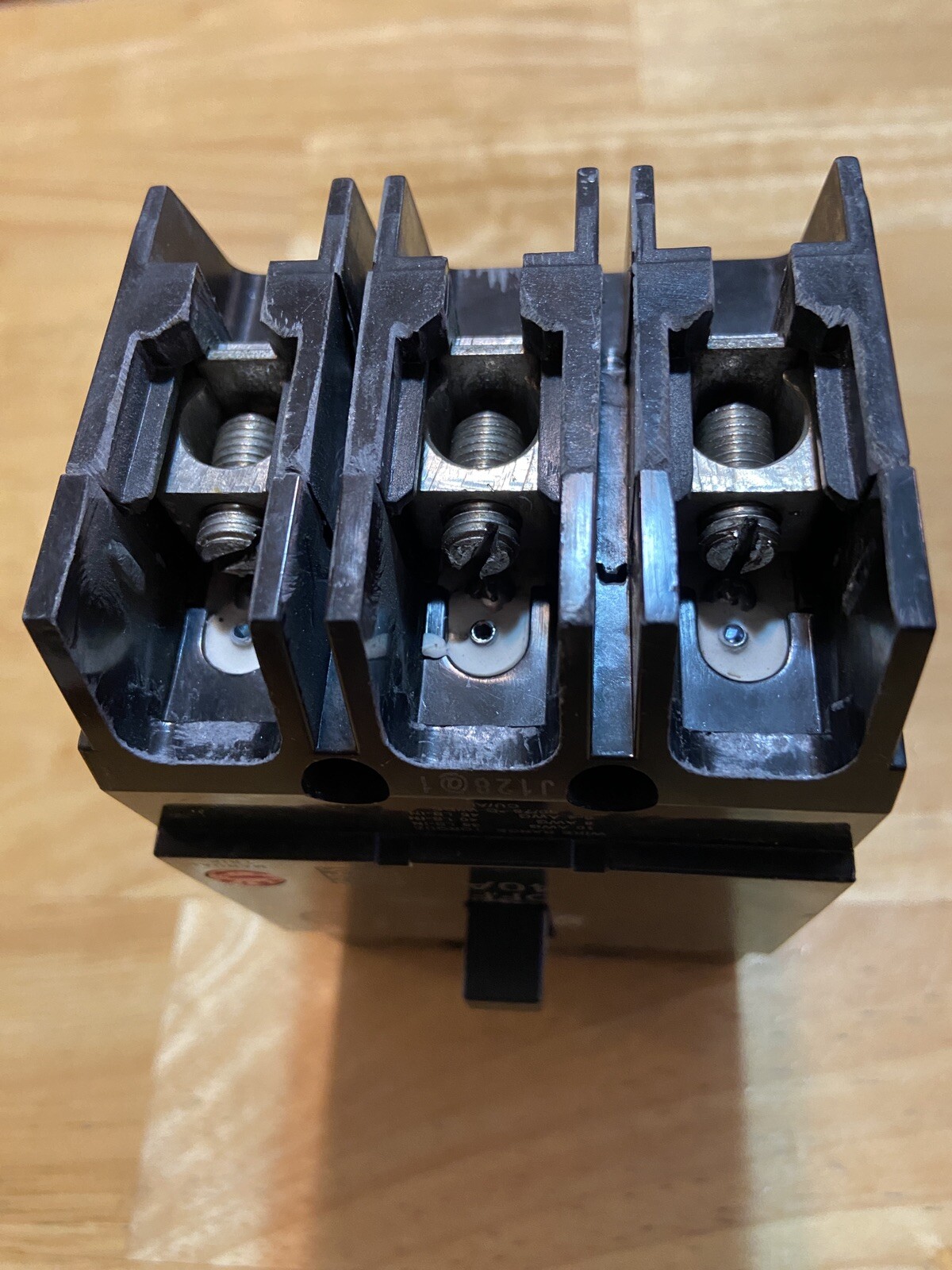GE TEY340 TEY M02 340 3 Pole 40A 277/480 TEY Bolt On Circuit Breaker