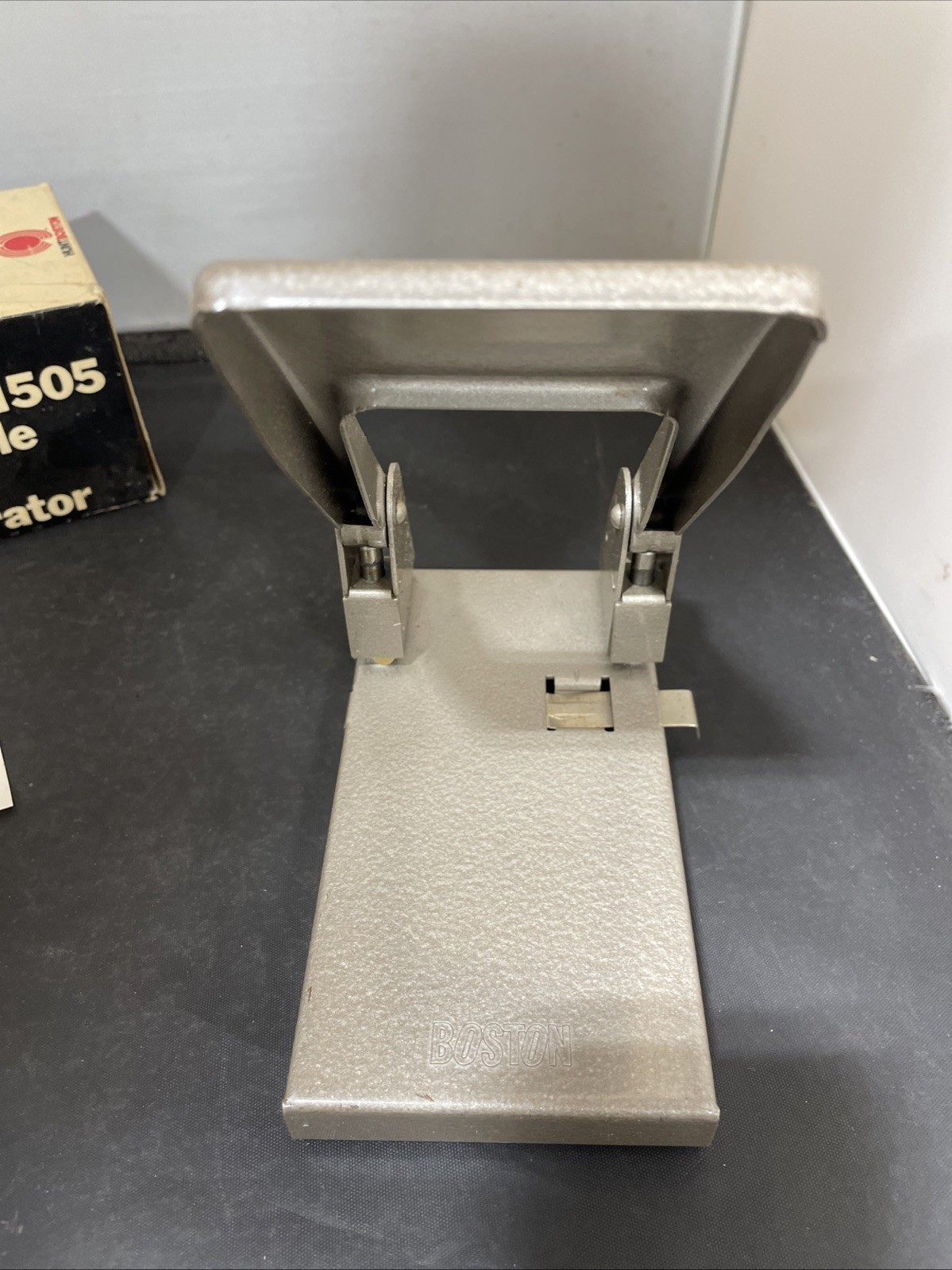 Hunt Boston 1505 Two Hole Punch Perforator VTG – Pre-Owned