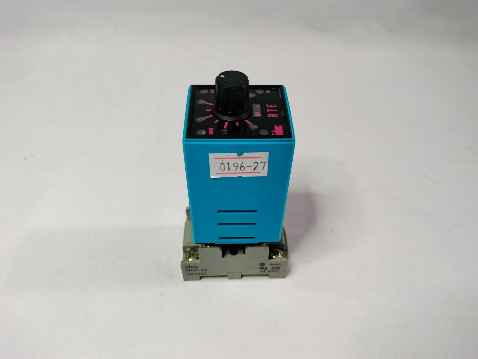 Idec RTE-P11 RTEP11 Electronic Timer 120VAC/240VAC with Socket Base